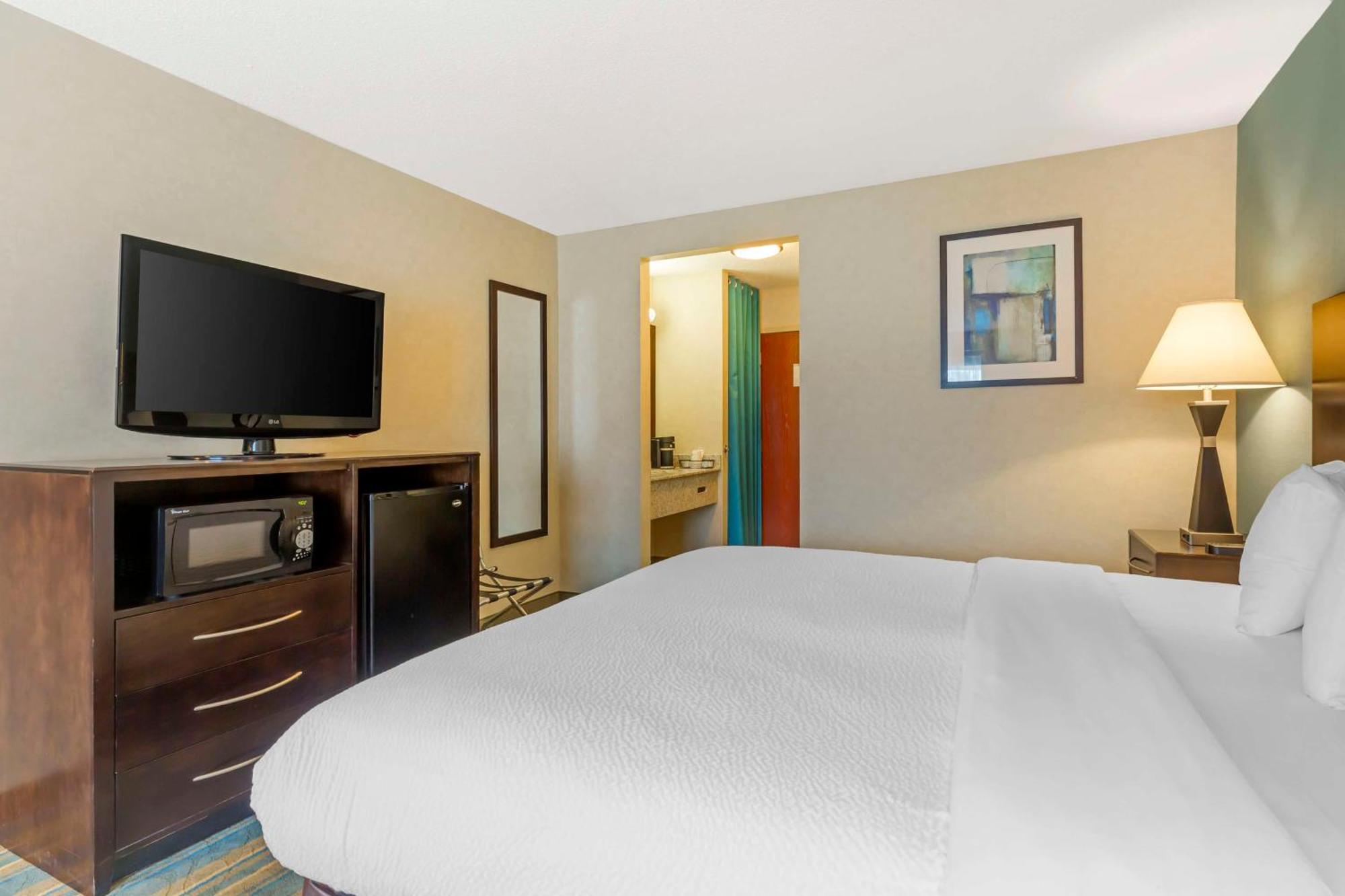 Best Western Plus Berkshire Hills Inn & Suites Pittsfield Exteriör bild