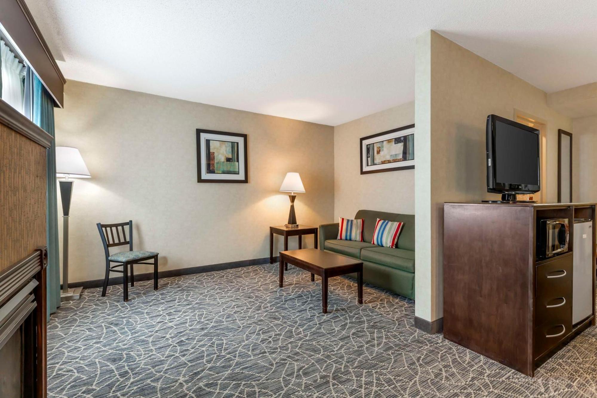 Best Western Plus Berkshire Hills Inn & Suites Pittsfield Exteriör bild