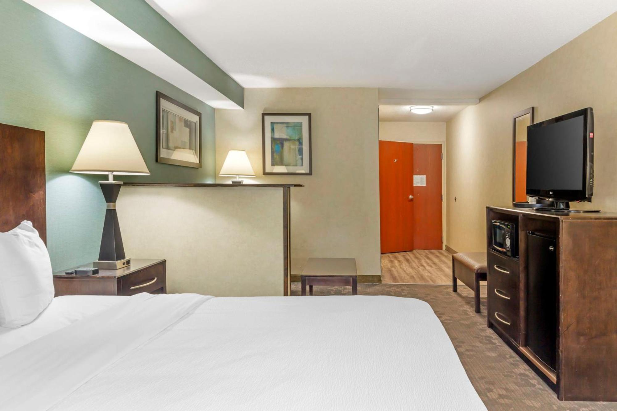 Best Western Plus Berkshire Hills Inn & Suites Pittsfield Exteriör bild