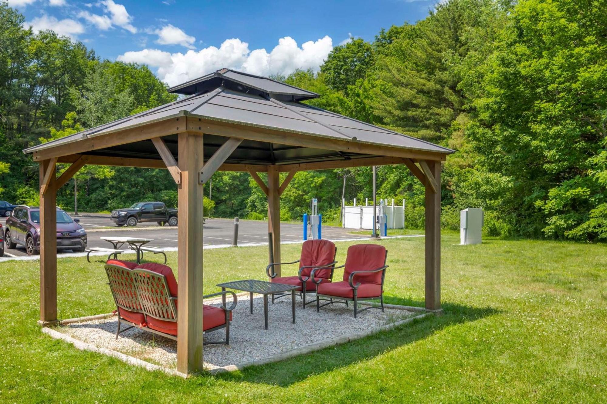 Best Western Plus Berkshire Hills Inn & Suites Pittsfield Exteriör bild