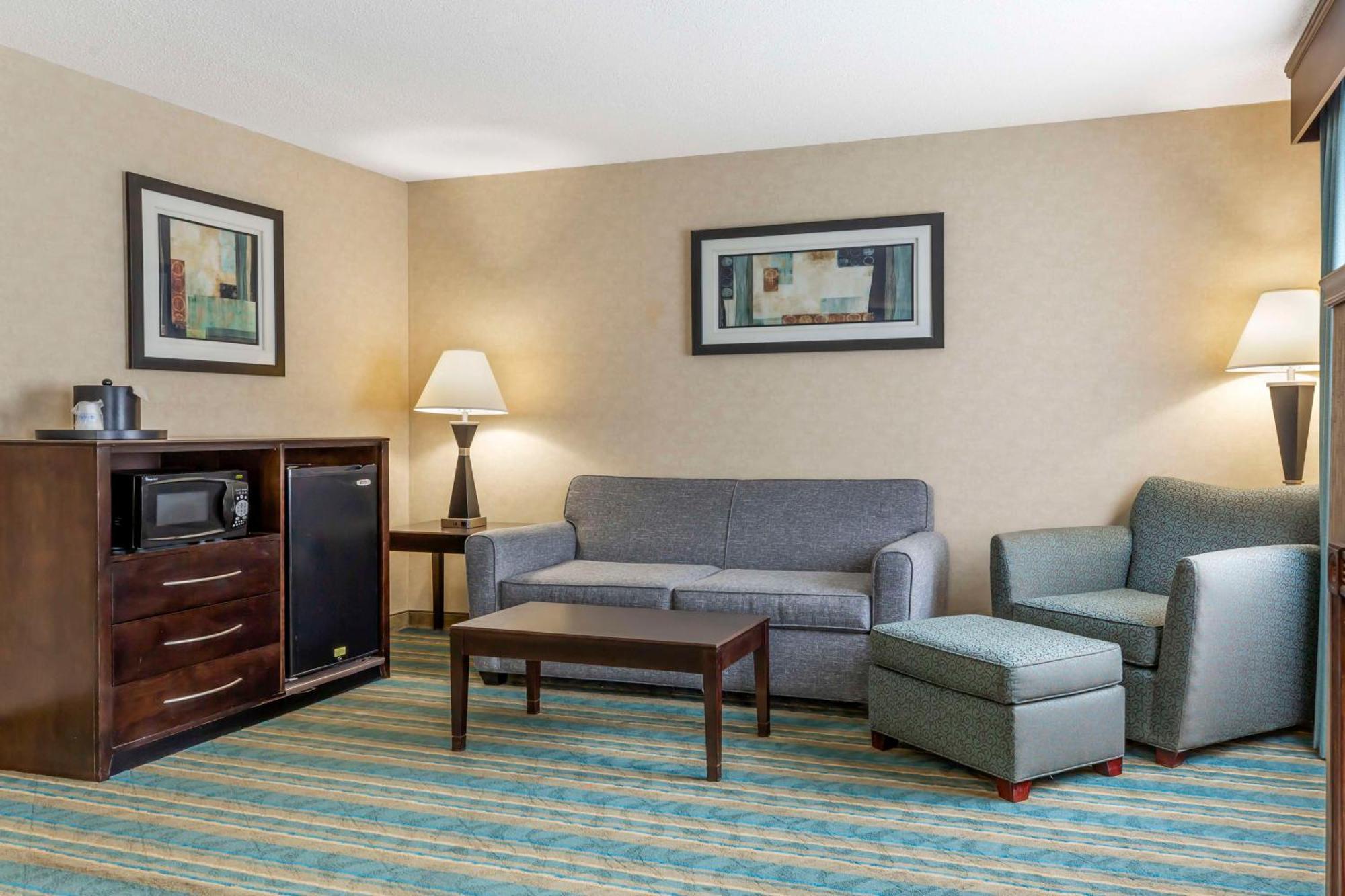 Best Western Plus Berkshire Hills Inn & Suites Pittsfield Exteriör bild